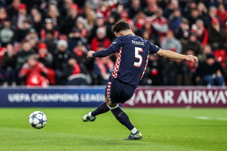 pp电子官网-与转会传闻无关？博斯谈让佩里西奇替补：赛程密集希望他保持健康