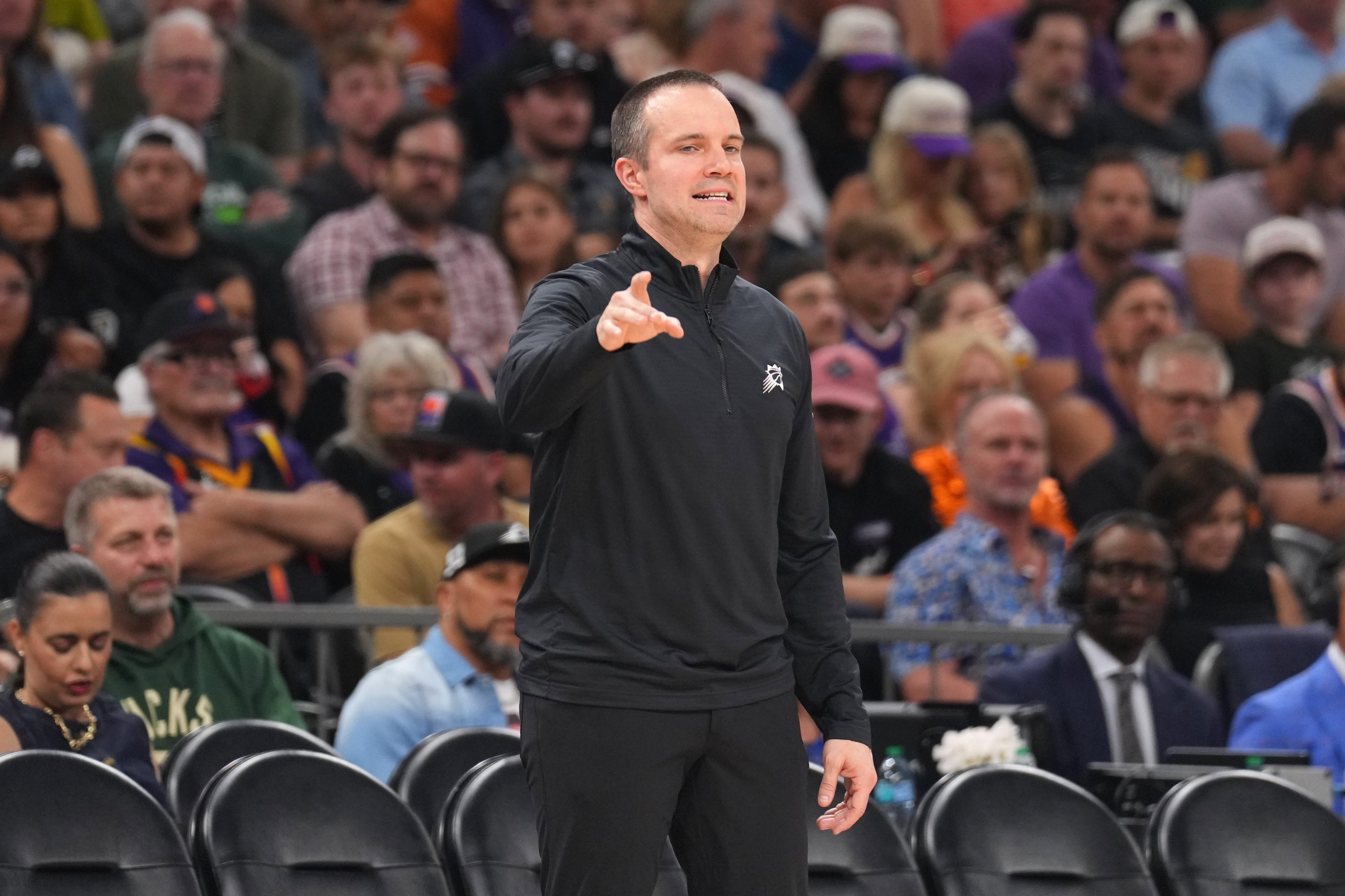 奥特：大家都在为季后赛冲刺对抗很凶狠 我们必须适应这种节奏