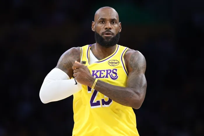 pp电子试玩-詹姆斯连续144场季后赛得分上双，NBA历史第五长纪录